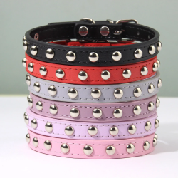 Collar para perro o gato con remaches rosado